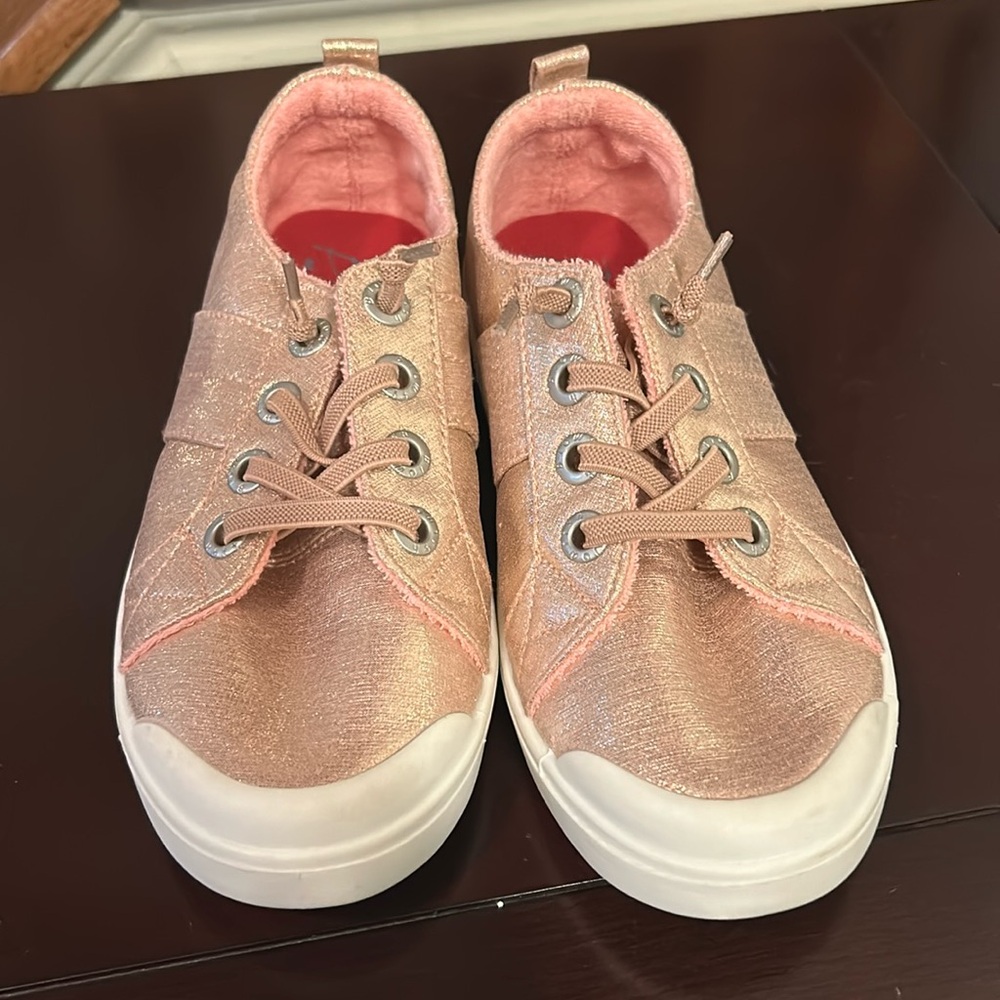 Brand new never worn size 2 girls Blowfish tennis shoes